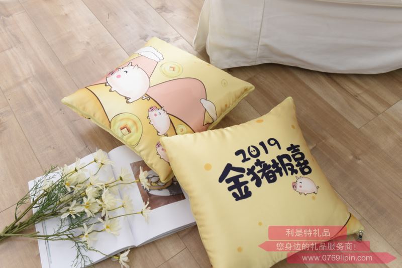 金豬報(bào)喜抱枕被（金）  SS-ZN44002