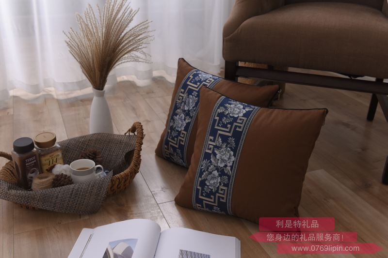 盛世中華（咖啡）抱枕被  SS-ZN6405