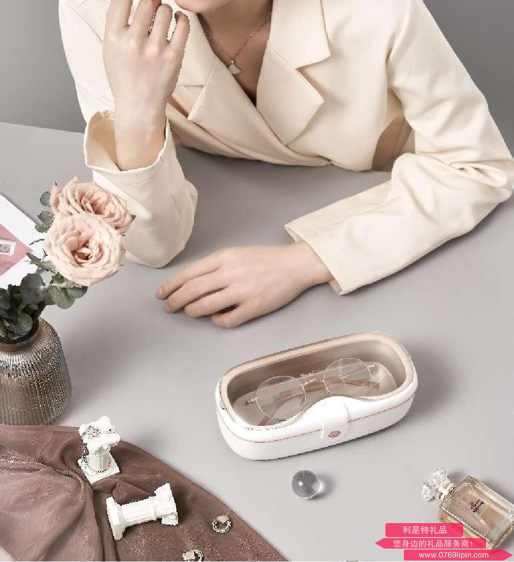 女性超聲波首飾清洗機(jī)