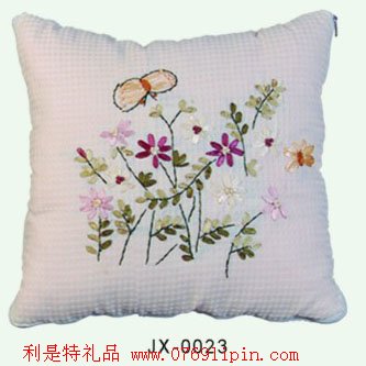 繡花抱枕